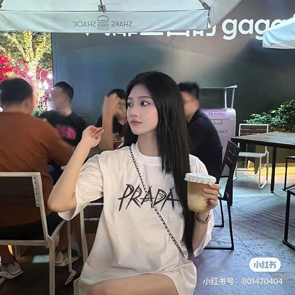プラダ ロゴ Tシャツ スーパーコピー ホワイトお洒落に♪ pun05846